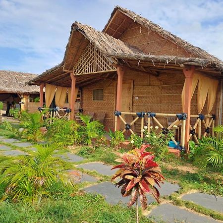 Hampi Rasta Cafe Hotel Exterior foto
