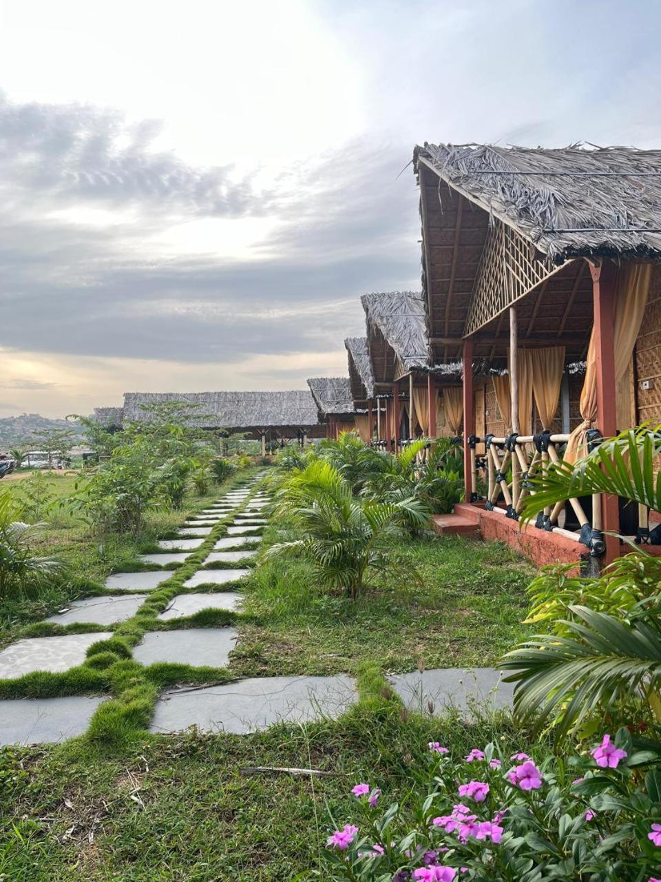 Hampi Rasta Cafe Hotel Exterior foto